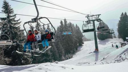 Zájem o půjčování lyží v Plzeňském kraji roste, častěji chodí i zkušení lyžaři