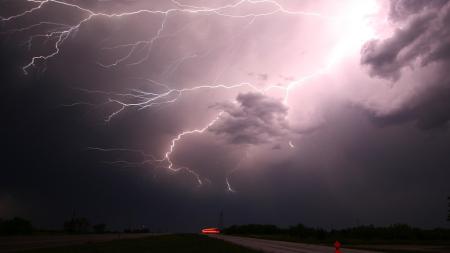 Místy udeří silné bouřky, varují znovu meteorologové