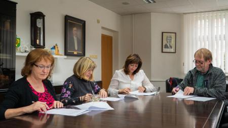 Čtyři školy v Chodově získaly po 50 tisících. Peníze půjdou na aktivity pro žáky