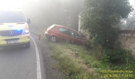 Dvě vážné nehody v Plzeňském kraji. Zásah komplikovala silná mlha