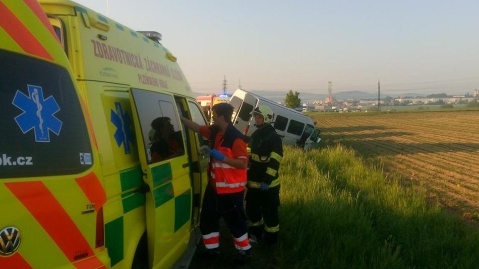 VIDEO: Při vjezdu do Karlových Varů směrem od Chebu čeká řidiče nebezpečná zatáčka