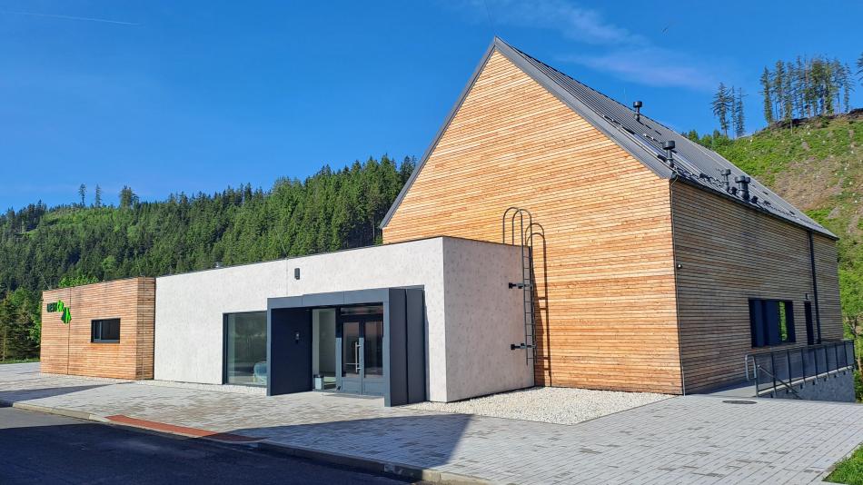 Lesní správa Kraslice má novou moderní budovu za 52 milionů. Stavba ladí s krajinou i tradicí