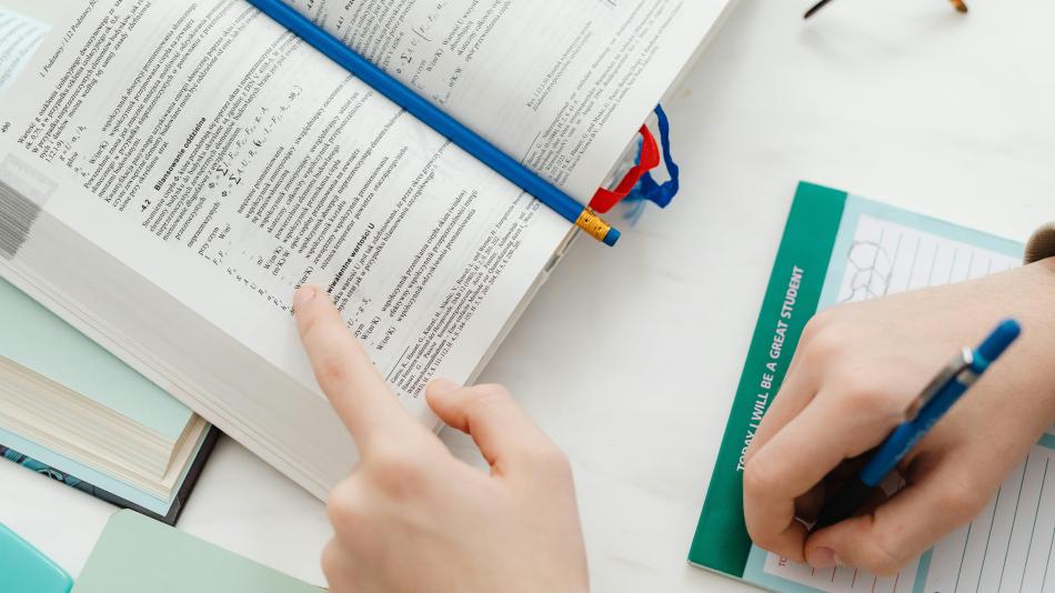 Karlovarský kraj investuje do budoucnosti: student míří na Oxford s podporou 300 tisíc