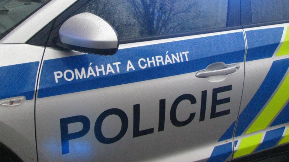 Dvojice pachatelů okradla muže u nádraží v Rokycanech. Policisté je dopadli!