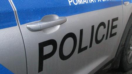 Žena na elektrokoloběžce srazila chodce, policisté pátrají po svědcích!