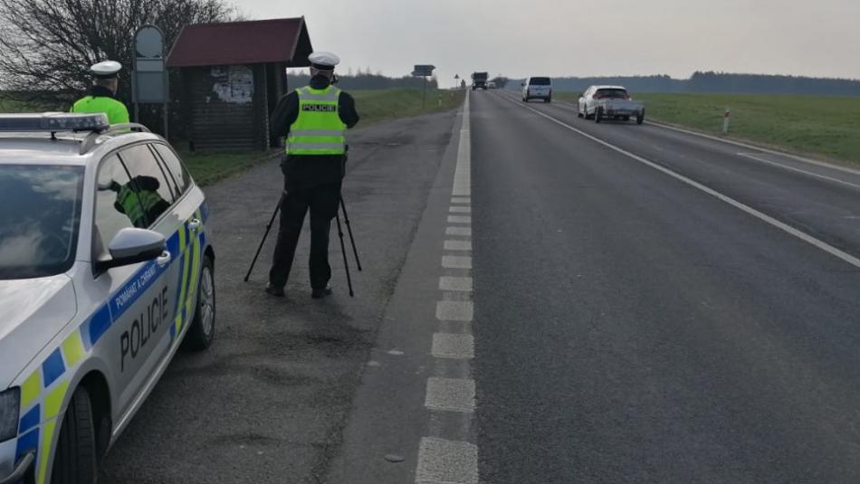 Dávejte si pozor na tachometr. Přinášíme seznam míst, kde budou strážníci s radarem!