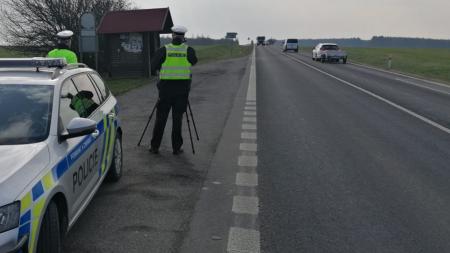 Dávejte pozor na tachometr! Přinášíme seznam, kde budou číhat strážníci s radarem