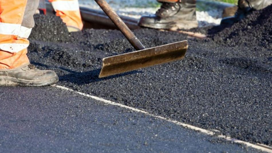 Téměř osmikilometrový úsek D6 mezi Tisovou a Kamenným Dvorem se opravuje
