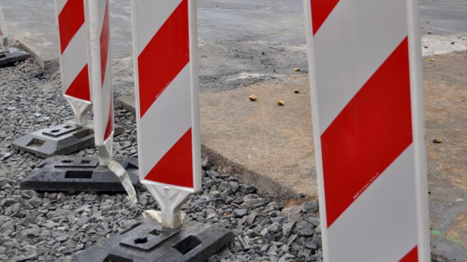 VIDEO: Začala demolice dalšího mostu u obce Kfely