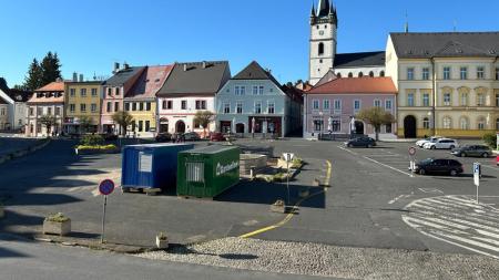 Tachov dokončuje rekonstrukci náměstí, po 50 letech je na něm opět Mariánský sloup