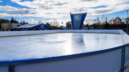 Dobrá zpráva pro milovníky zimních radovánek. Na Slovanech otevřou ledové kluziště