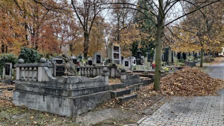 Místo posledního odpočinku spisovatele Miloslava Nohejla je nově čestným hrobem