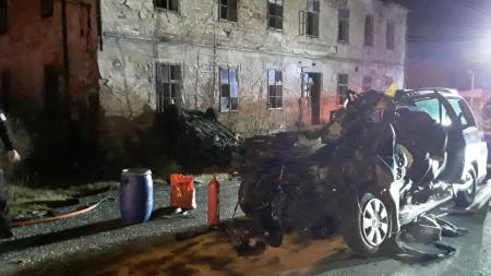 Tragická dopravní nehoda na Sokolovsku: O život přišli tři lidé
