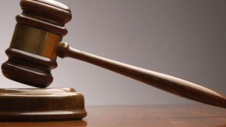 Za odpálenou petardu v genitáliích manželky poslal soud muže na 18 let do vězení