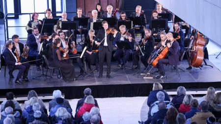 Mezinárodní filmový festival Karlovy Vary a Česká filharmonie přináší do Karlových Varů Variace 2024