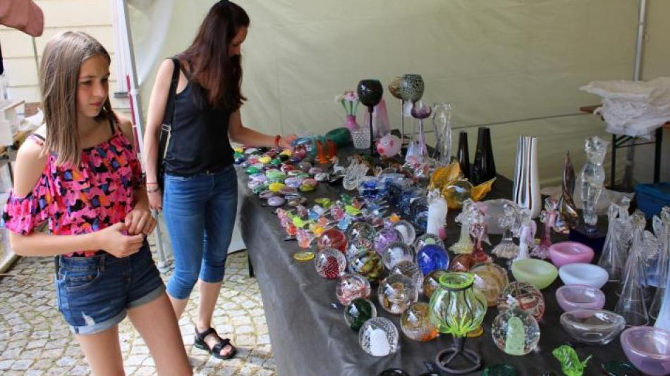 Zajímá vás, jak vznikají výrobky ze skla? Přijeďte do Domažlic