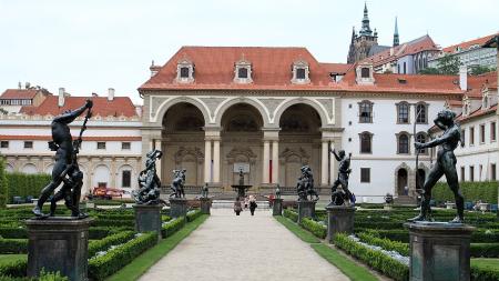 Loutkářská Plzeň se představí ve Valdštejnské zahradě v Praze