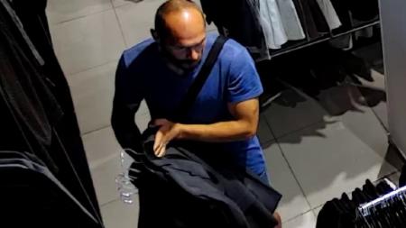 Neznámý muž si z obchodu s oblečením odnesl věci za 16 tisíc. Nezaplatil