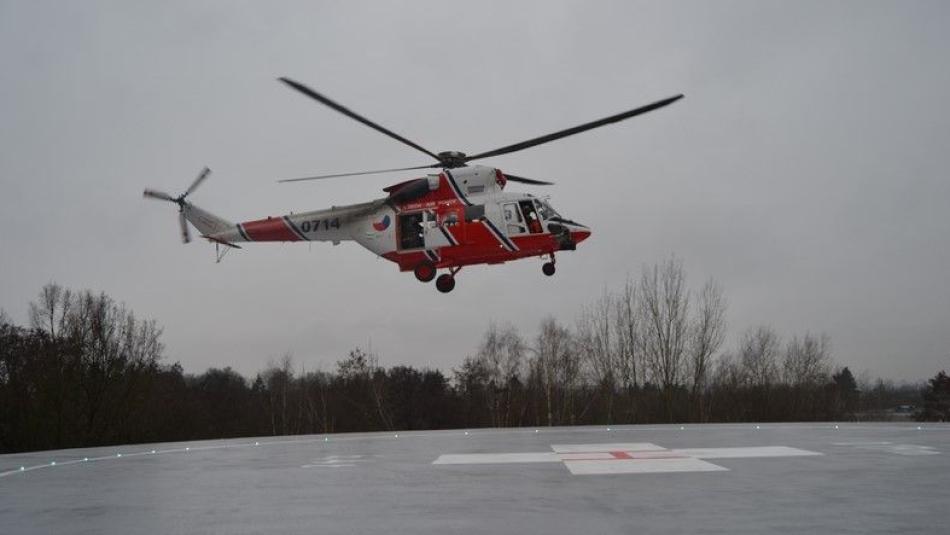 Karlovarská nemocnice má modernizovaný heliport: Záchranářské vrtulníky mohou přistávat i v noci