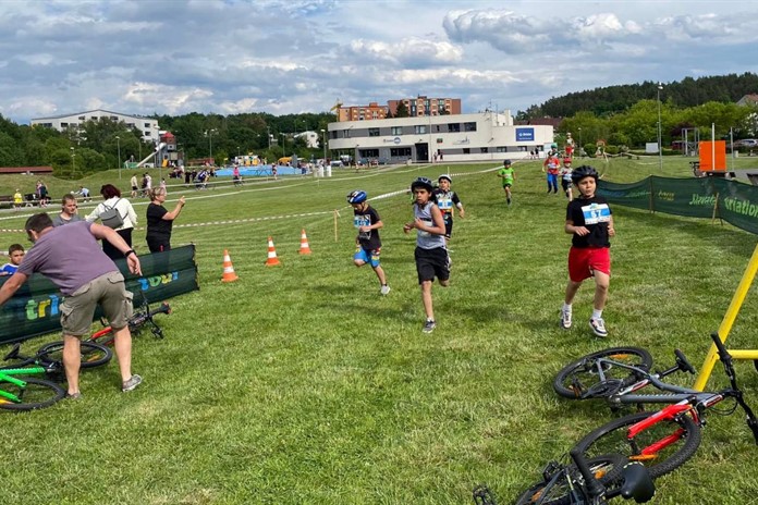 Triatlon v Plzni rozpohyboval děti nejen z dětských domovů