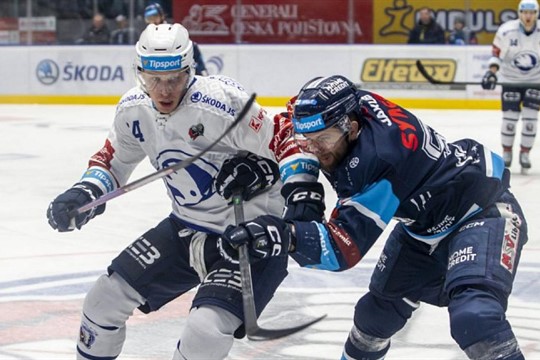 Hokejisté Plzně jsou krok od konce sezóny. Třetí bitvu s Libercem rozhodlo video