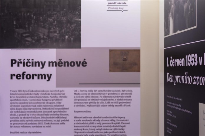 Výstava Den prvního zvonění připomíná 70 let od plzeňských protestů a laureáty Ceny 1. června