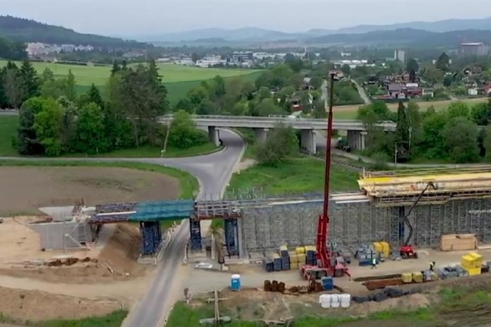Stavba obchvatu Klatov pokročila, je ve své polovině