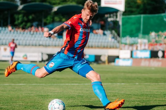 Šulc po hattricku zabavil míč. Nechám si ho podepsat od celého týmu, plánoval