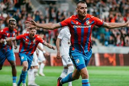 Spokojený Chorý: Trenéra hned zkásnu, nad stadionem zase proletěla...