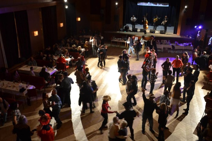 Výtěžek country bálu ve Staňkově půjde opět na opravu zámku v Čečovicích