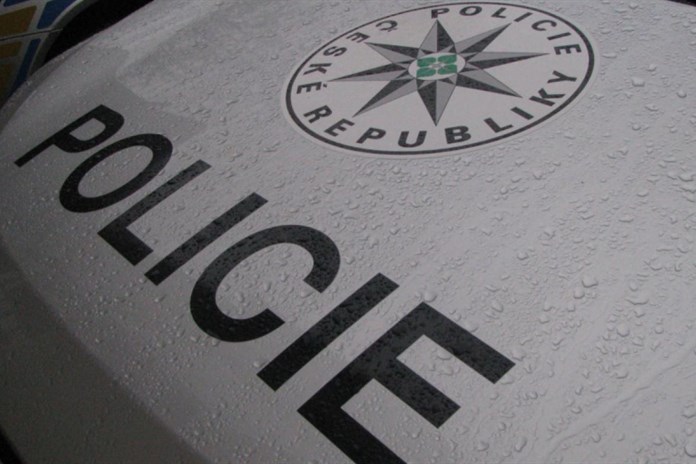 Podvodníci stále řádí! Muže z Karlovarska okradli o 130 tisíc. Policie varuje před falešnými bankéry!