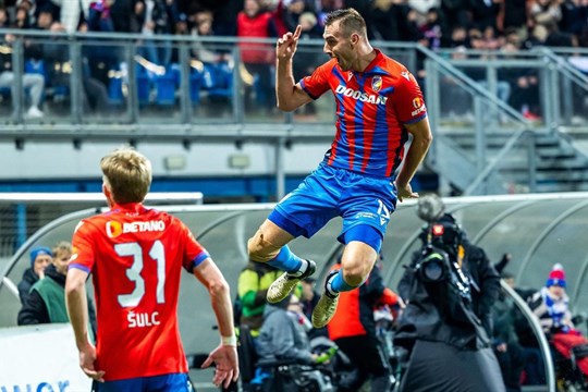 První gól Spartu podráždil, pak už to měla těžké, hodnotil Chorý. Recept na regeneraci? Plzeňský nápoj od ženy