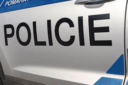 Dvojice na Sokolovsku okrádala a vydírala seniora. Ženě a muži...