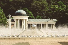 Zpívající fontána v Mariánských Lázních zahájí svůj provoz poslední...