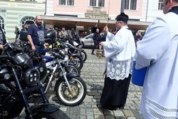 Ve Stříbře žehnali motorkářům, přijelo jich přes čtyři stovky