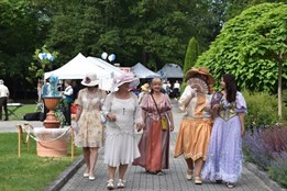 Kolonáda ožila radostí. Ve Čtyřlístku se konala zahradní slavnost