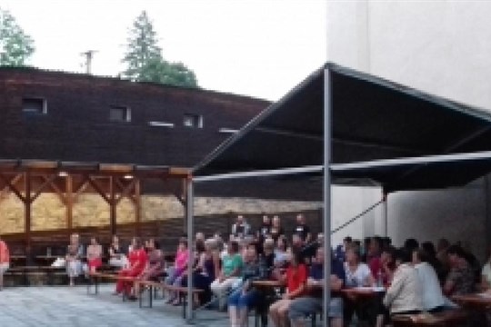 Malá letní scéna Nepomuk opět přináší prázdninovou pohodu
