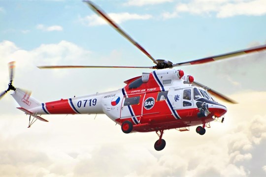 Motorkář (46) na Klatovsku nezvládl jízdu na skútru, letěl pro něj vrtulník