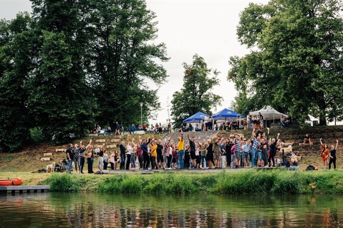 Dvanáctý ročník festivalu Náplavka k světu. zakotví na břehu Úslavy na Doubravce