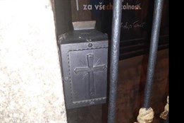 Z kasičky na milodary odcizil 14 korun, hrozí mu ale tři roky vězení