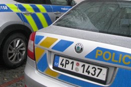 Na trolejbusové zastávce napadl agresor cestujícího. Policisté...