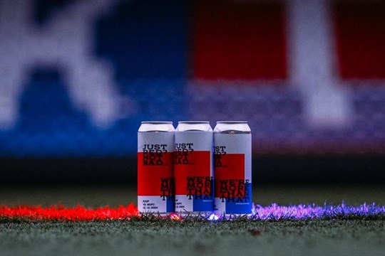 K zápasu Plzně s Manchesterem United vznikne limitovaná edice pivních plechovek