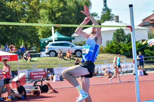 Výškaři si mezi sebou přejí, jsme malá rodina, vypráví atlet Jan Štefela