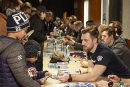 Hokejisté Plzně se rozloučí s fanoušky autogramiádou a florbalovým...