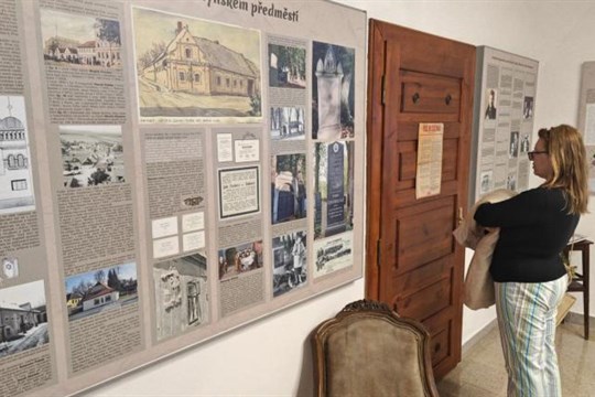 Infocentrum v Domažlicích nabízí novou výstavu, mapuje židovské domy, obchody a tiskoviny