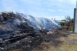 Na Domažlicku hořel objekt s uskladněným senem, při náročném zásahu...