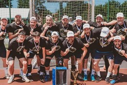 Odmala hrál hokej, ale titulu se obránce Jakub Slavík dočkal jako...