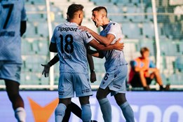 Jako noc a den. Viktoria si i díky Vyšinského hattricku spravila...