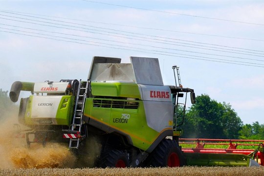 Sklizeň obilí v Plzeňském kraji byla podle farmářů dobrá, stěžují si ale na ceny