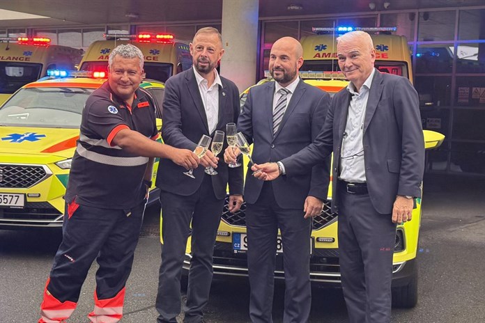 Více prostoru, klidnější jízda. Krajští záchranáři mají nová vozidla